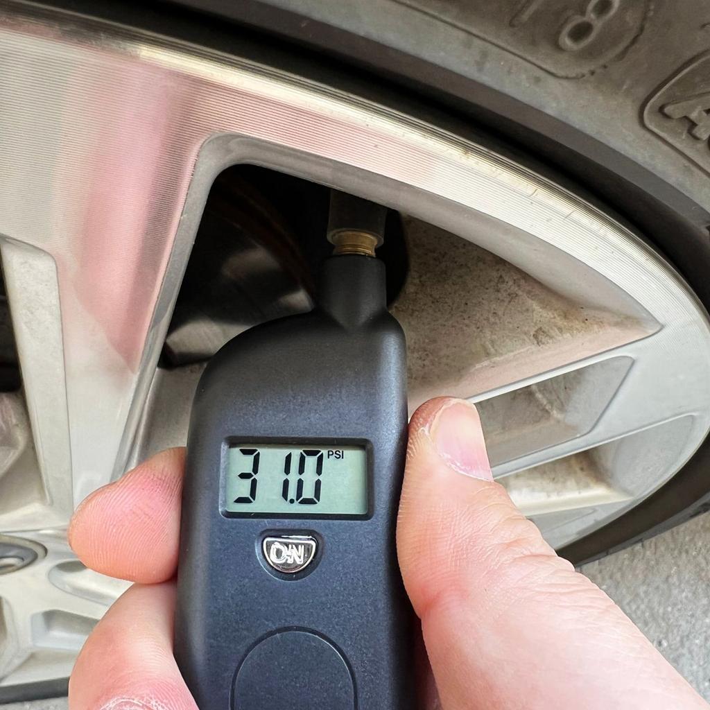 Portable Digital Tire Pressure Gauges with Inflators 140PSI 4 Settings Tire Gauges for Car Truck Motorcycles Bicycles