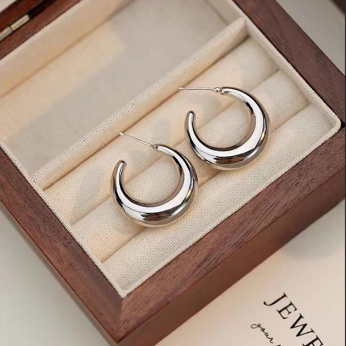 Silver Needle Geometric Heart Hoop Earrings - Retro & High-End Style for a Bold Look