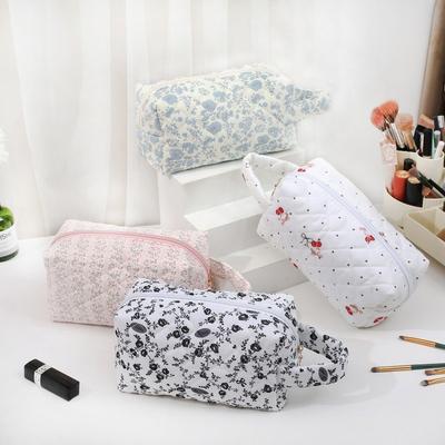 Floral Print Quilted Makeup Bag Large Capacity Cute Toiletry Pouch for Travel Ins Fashion Cosmetic Organizer for Women Girls