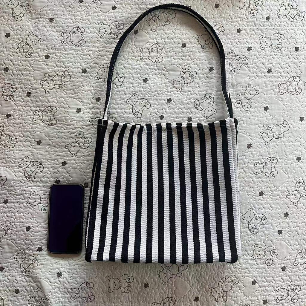 Stylish Striped Canvas - Roomy And Adaptable - Perfect for The Office, Classes, Or a Day Trip.