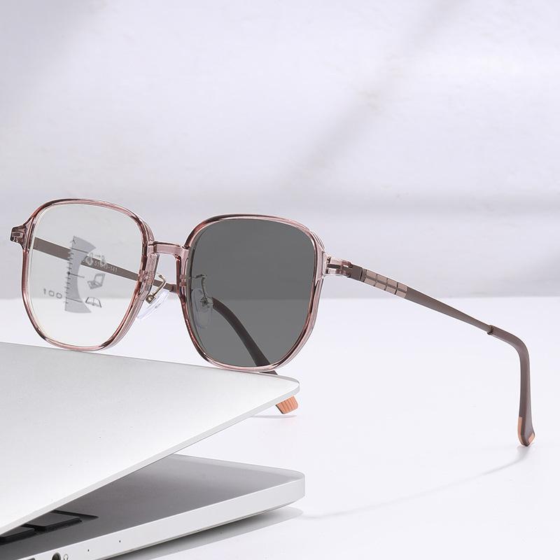 Simple And Fashionable Versatile Square Multifocal Photochromic Reading Glasses Blue Light Blocking Eye Protection Unisex