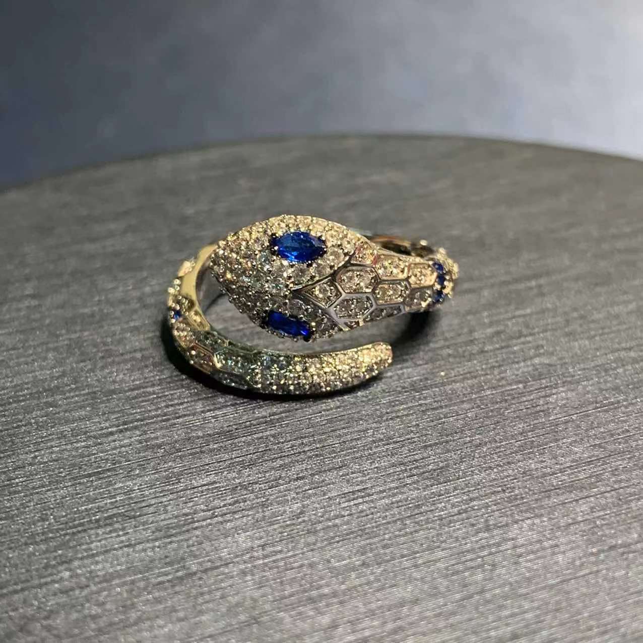 

European and American Fashion Exotic Snake Earrings Women s White Blue-eyed Snake Bracelet Snake Exotic Ring ring No 9