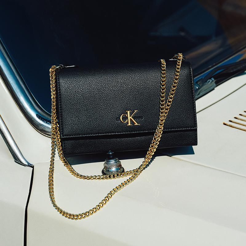 New CALVIN KLEIN Synthetic Material Crossbody Bag Medium Size Women's Black Gold DH2806-YIQ