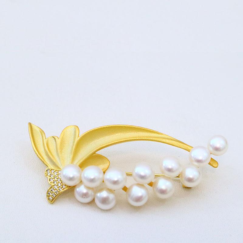 Luxury Cubic Zircon Beautiful Flower Shape Freshwater Pearl Brooch for Women