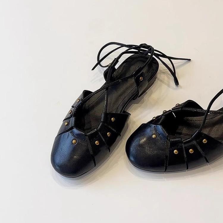 Niche version~ summer new rivet hollow cross strap bag head shoes women's retro shallow mouth low heel soft leather sandals