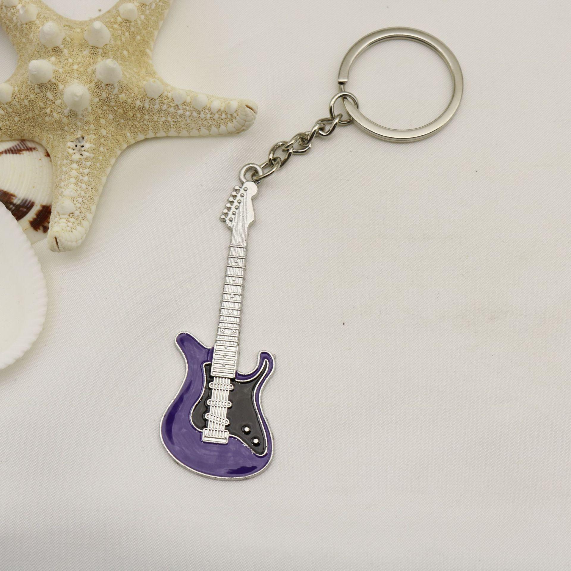 Colorful Drip Oil Electric Guitar Keychain - Music-Themed Metal Accessory фиолетовый