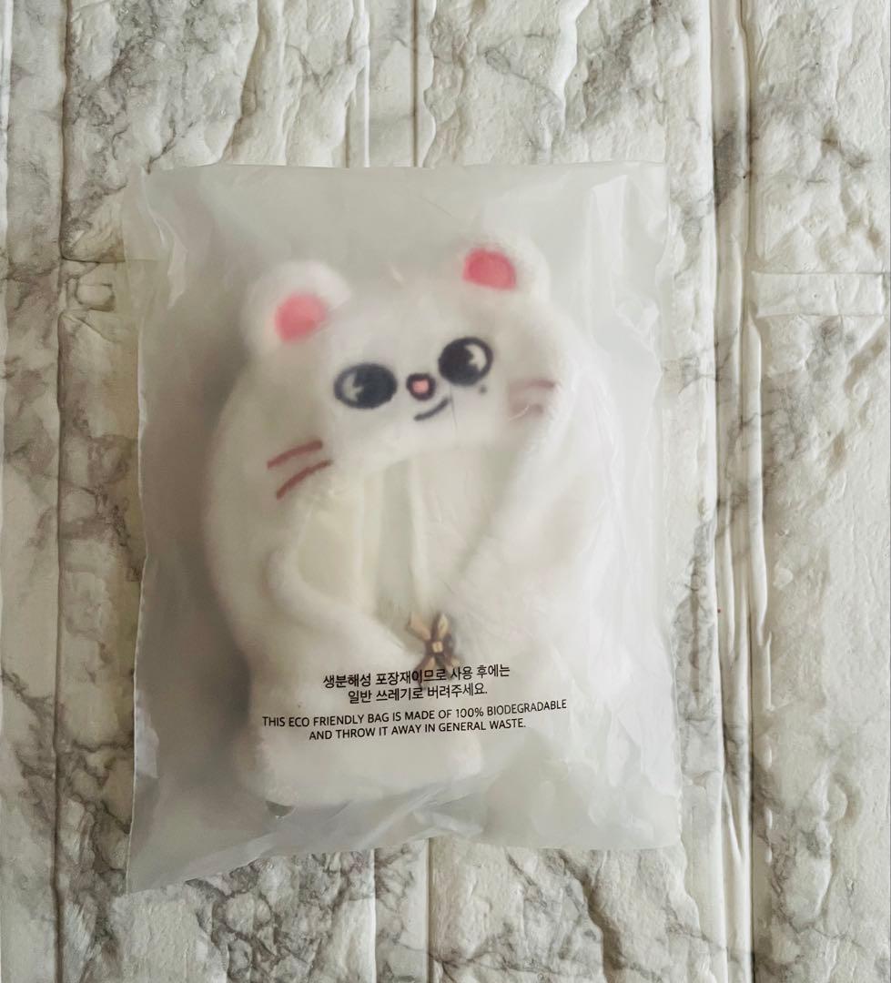 

[Б/У] Stray Kids SKZOO 10СМ ПЛЮШЕВЫЙ НАРЯД