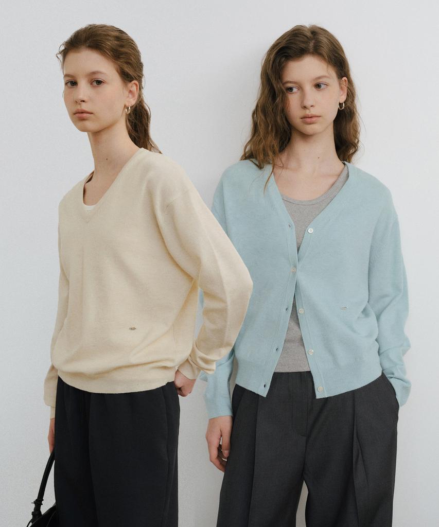 Yulago Washable V-Neck Knit & Cardigan Set