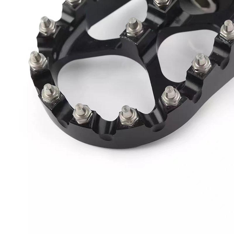 Harley 883 Modified Motorcycle CNC Anti-slip Rotating Foot Pegs with Enlarged Foot Support