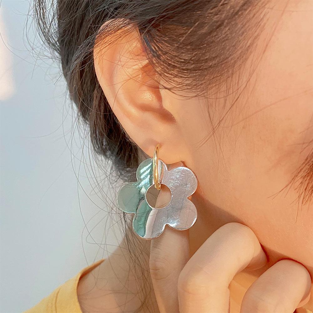 

Flower Ear Studs Sliver Color Hollow Korean Style Flower Ear Buckles Women Earrings Hoop Earrings