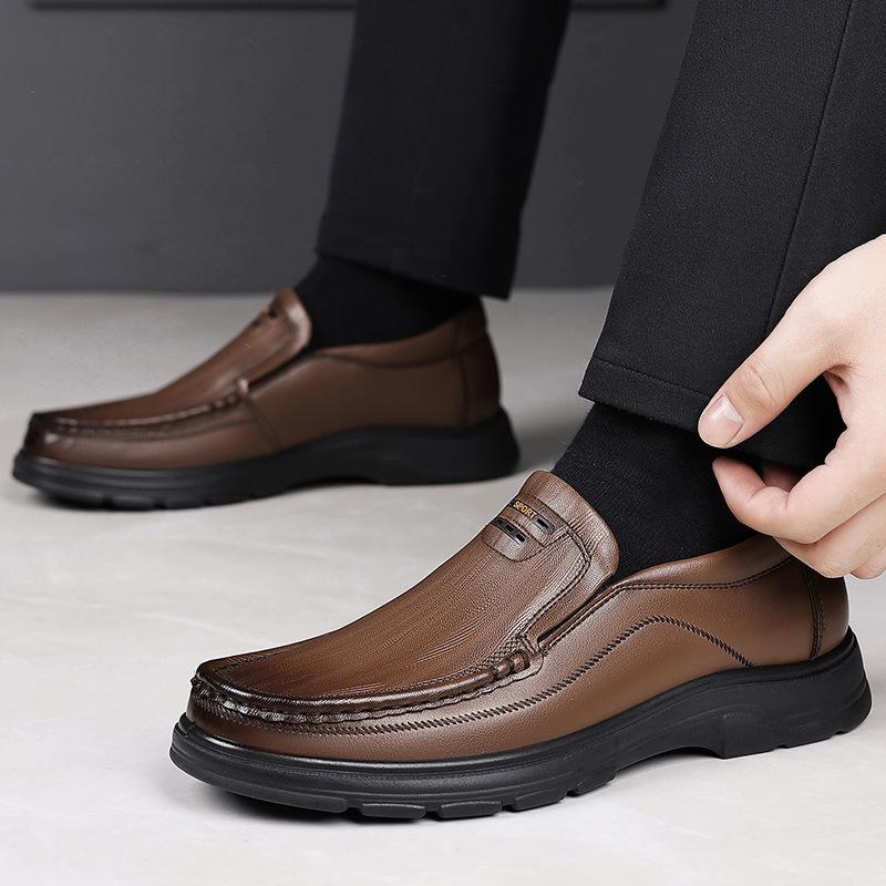 Autumn Solid Color Business Casual Shoes for Men Fashion New Designer Leather Shoes Male Soft Sole Middle Age Men's Loafers