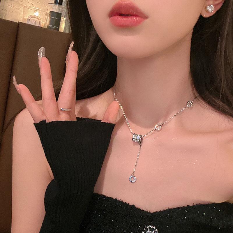 „Trendový špičkový perlový náhrdelník: Všestranný klíční řetízek z titanové oceli pro ženy"