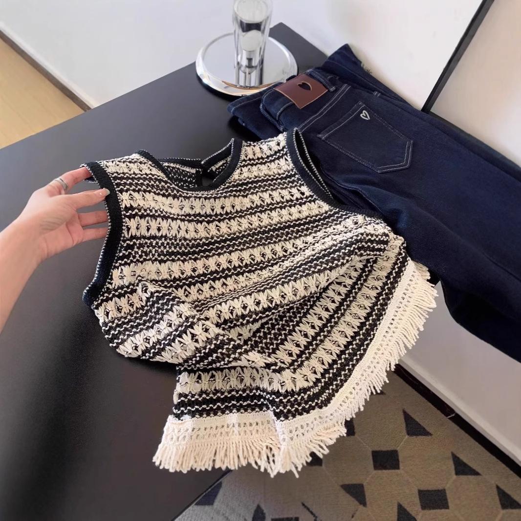 

2025 Women s Layered Sleeveless Top with Knitted Vest and Tassel Patchwork One Size