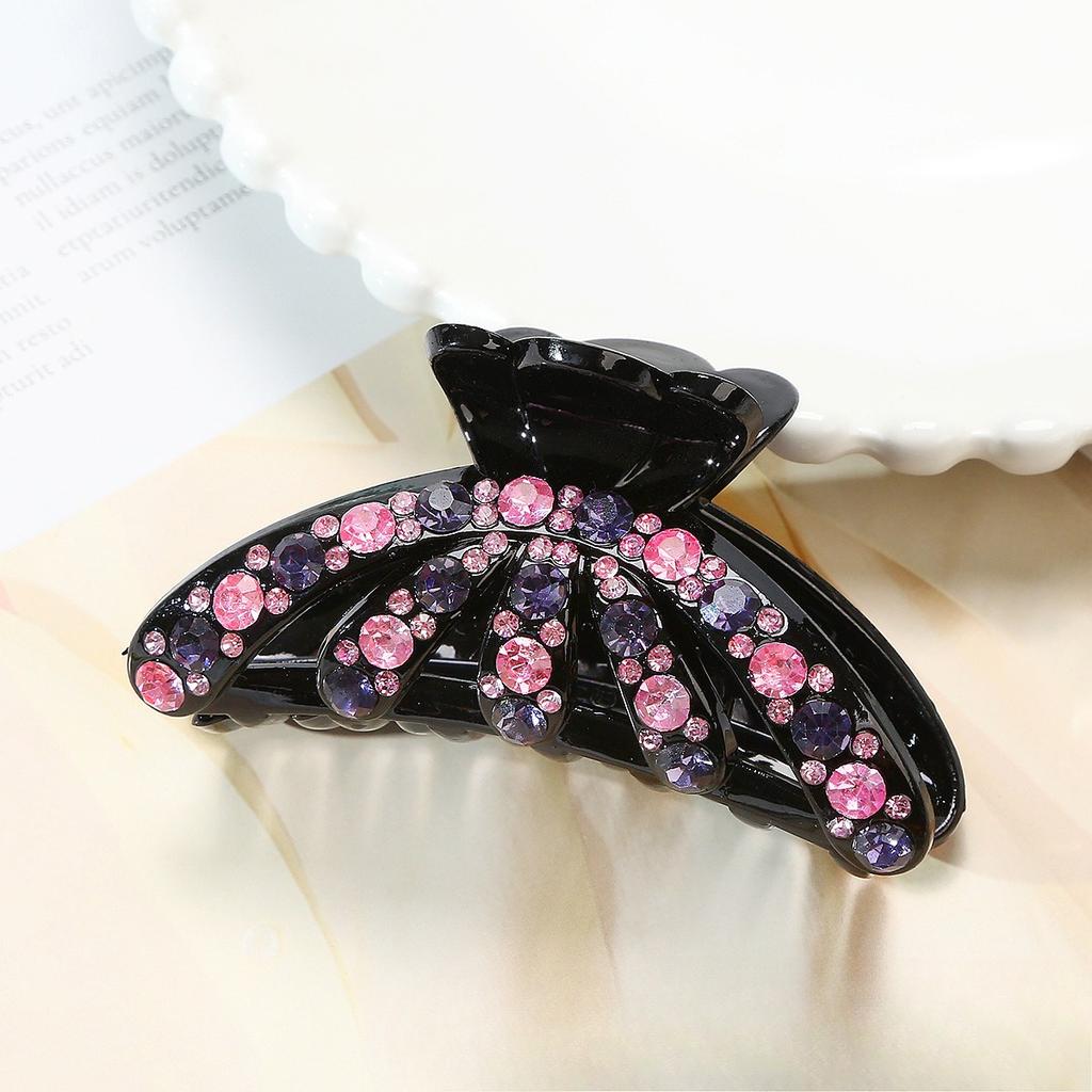 Large Clip Hairpin, with A Girl's Hairstyle, At The Back of The Head, with A Washcloth Pattern, with A Clasp To Hold The Loose Hair Together.