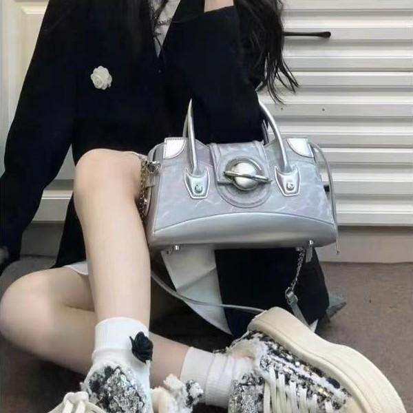 

Spring and summer bags, new millennial handbags, niche light luxury locomotive bags, high-end shoulder messenger bags серебряный