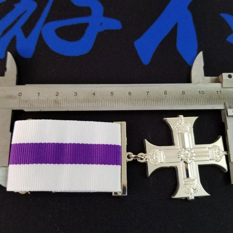 Víceúčelové kovové kříže medaile odznaky brože špendlíky s stuhou šperky emblémy pro věřící a trendsettery nárameníky