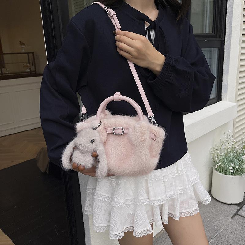 Fashion niche plush Xiaoxiangfeng women's portable bucket bag new exquisite soft shoulder messenger bag