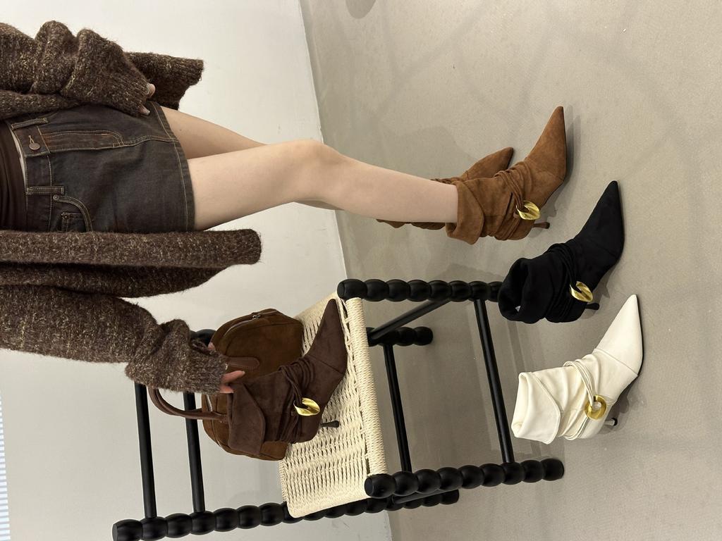 Retro pointed short boots women's 2025 new autumn versatile wasteland wind western cowboy boots thick heel pile boots