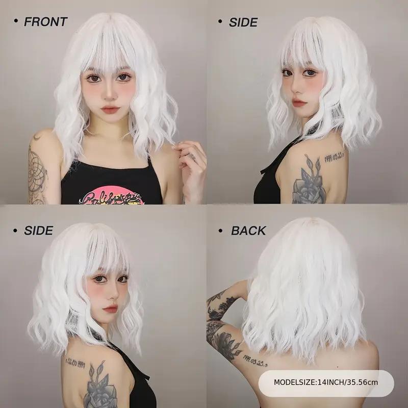 Silberweiß Kurze Rolle Synthetische Perücke Lolita Kann abgeschrägt Mittelscheitel Modische Wasserwelle Lockige Perücke Damenperücke