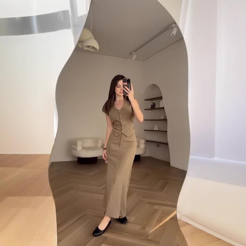 2025 European Beautiful Woman Amazon Button U-neck Vest Top Coat High Waist Hip A-shaped Skirt Temperament Suit