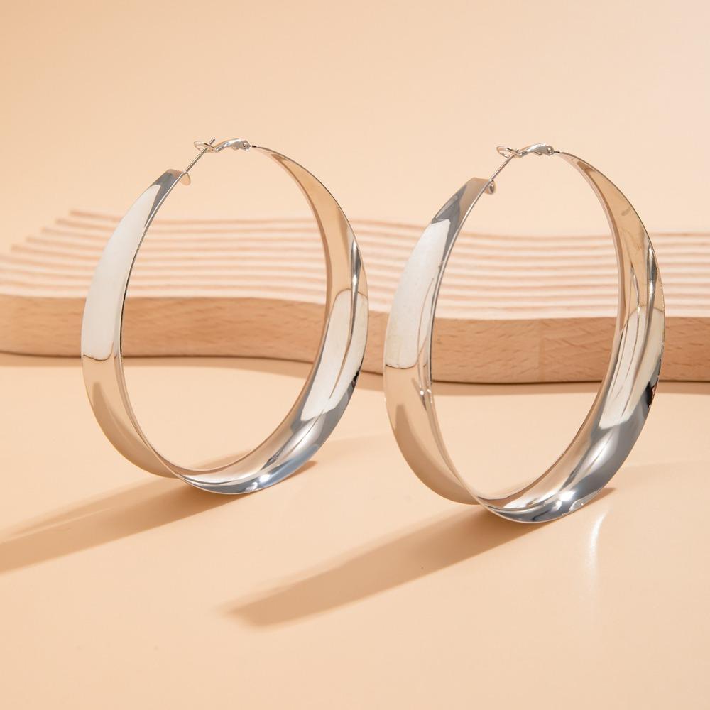 Exaggerated metal large circle earrings, fashionable hollow out personalized design earrings