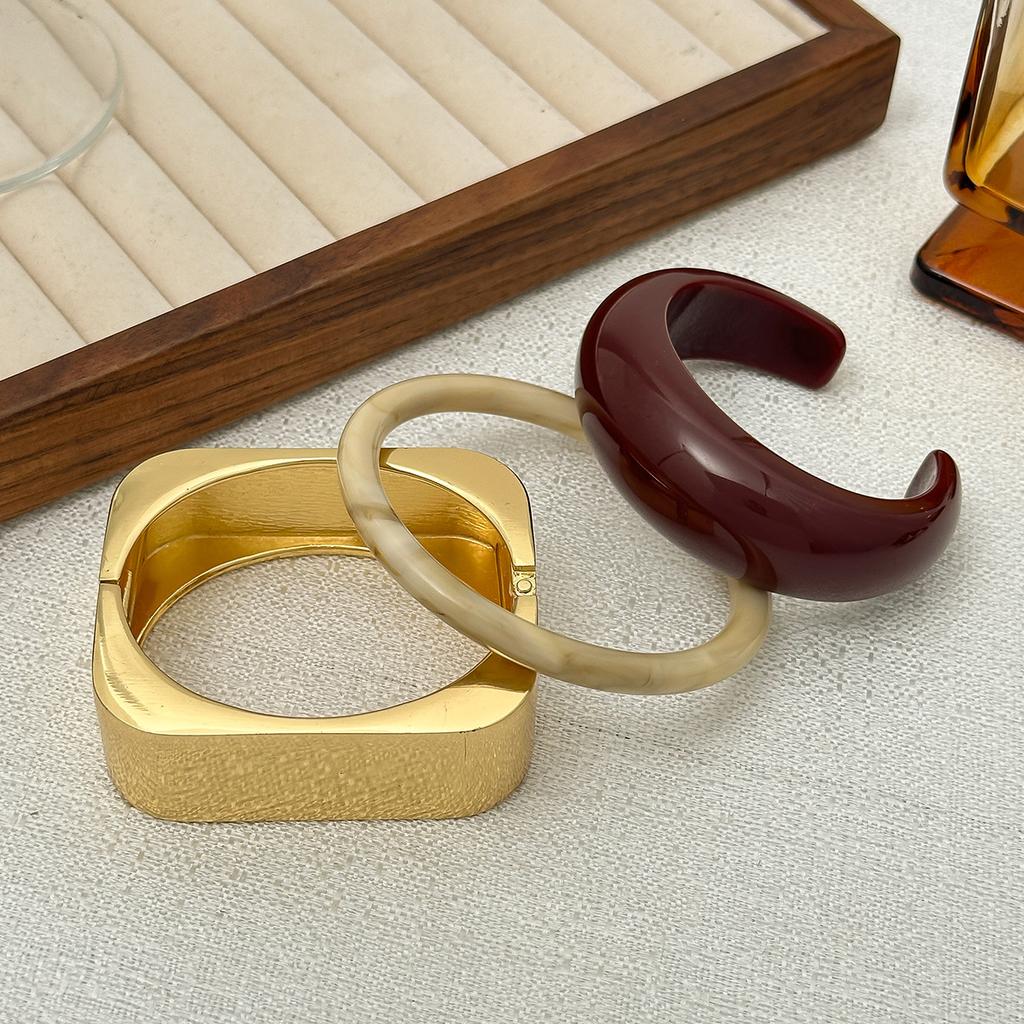 Vintage Irregular Resin Square Bangle Bracelets Punk Geometric Retro Glossy Open Metal Bracelet for Women Chunky Party Aesthetic Jewelry