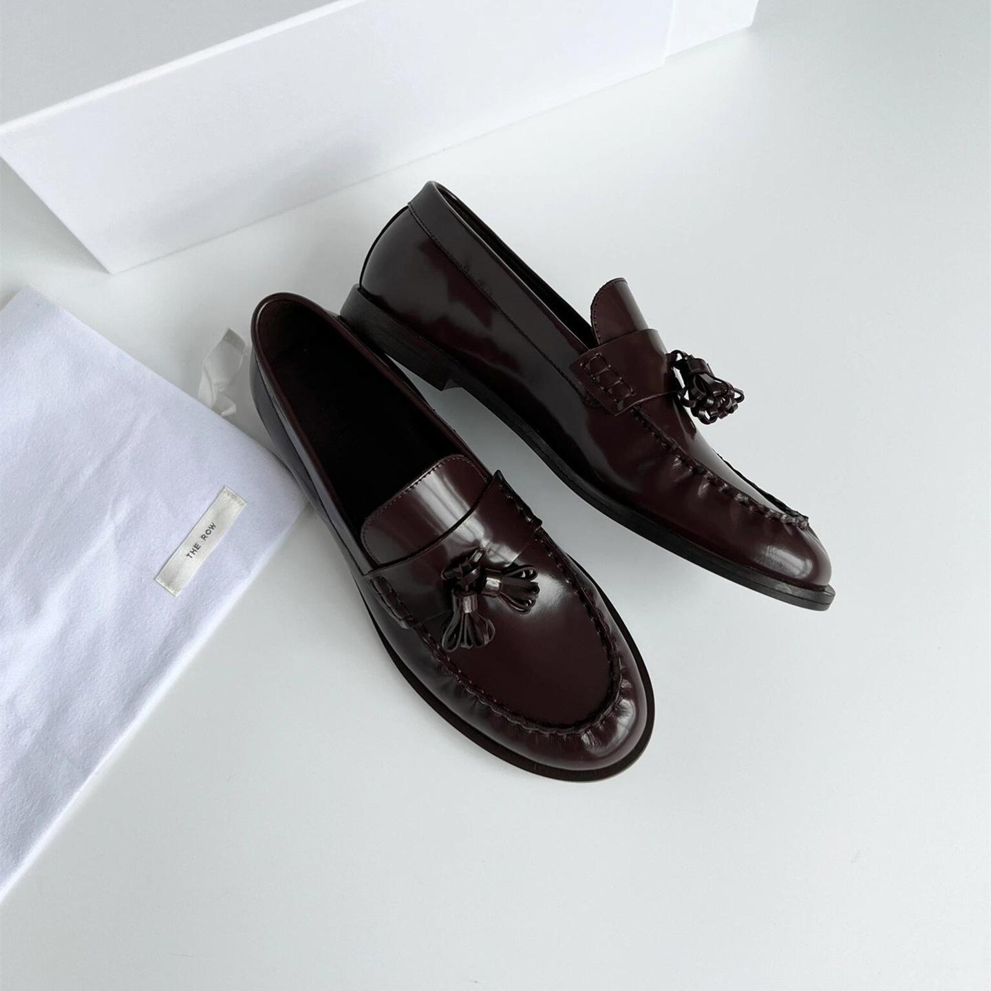 

Версия из коровьей кожи~ Лоферы с бахромой в британском стиле для通勤, в стиле «Академия», туфли из мелкой кожи на одной педали, плиссированные черные туфли-бини 40 коричневый