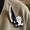 Spilla Smaltata Gatto Bianco con Coltello, Spilla Cartone Animato Carino da Revers per Camicia, Abbigliamento, Zaini, Giacche, Accessorio per Cappello