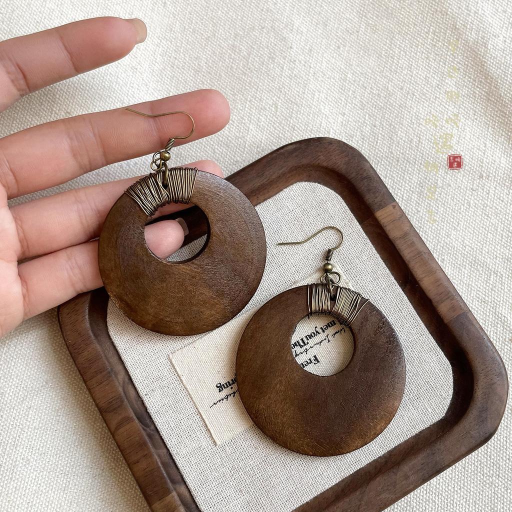 New Chinese wood hollow round pendant earrings fashionable retro simple ear hook niche high-end earrings