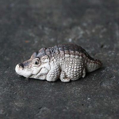 Purple Sand White Jade Clay Tea Pet Crocodile Kung Fu Tea Ornament Zisha Realistic Animal Sculpture For Table Desk Home Decor