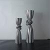 Portacandele a torsione a righe bianche e nere Ornamento in resina Decorazione per tavolo da pranzo Contenitore irregolare per candele Supporto-A