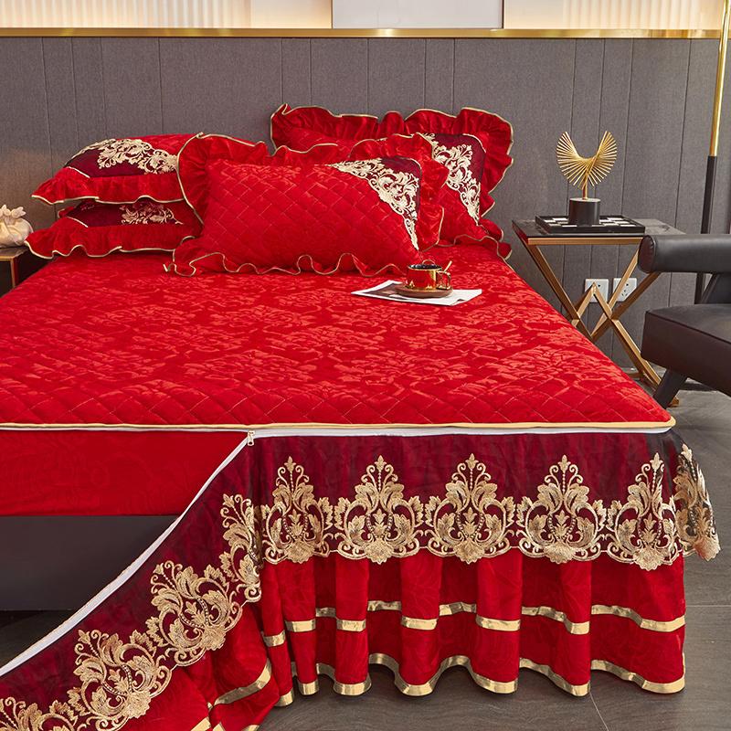 Thickened quilted bed skirt and fitted sheet two-in-one new style removable and washable winter velvet bedspread non-slip mattress protector