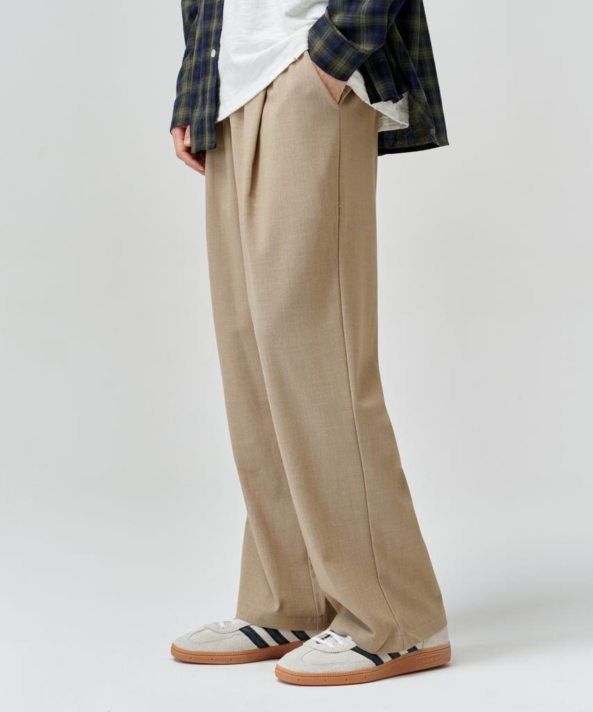 AGOD Single-Pleat Wide Elastic Waist Slacks [Beige]