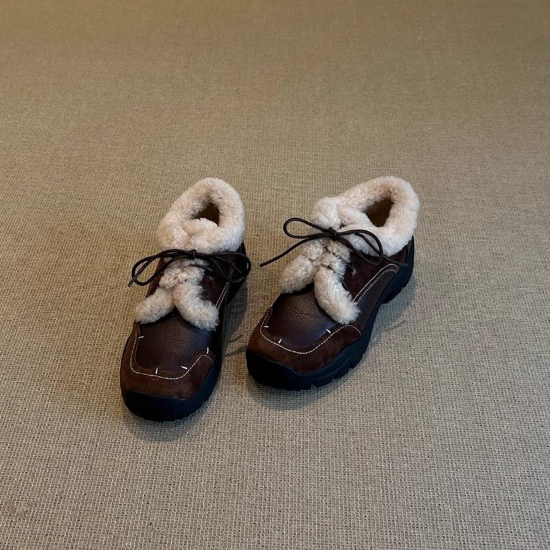 Retro Round-toe Lace-up Shoes with New Added Insulation, Versatile and Stylish Footwear.