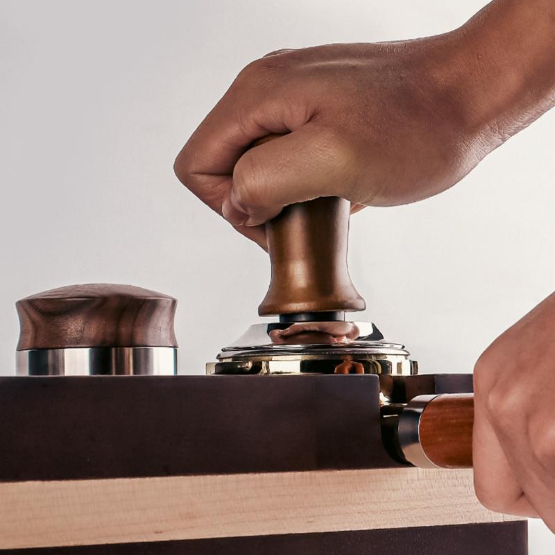 1 Pezzo Strumento Barista 51/53/58mm Legno di Faggio Pressino Caffè Espresso Molla Interna Forza Bilanciata Martello Caffè Base in Acciaio Inossidabile