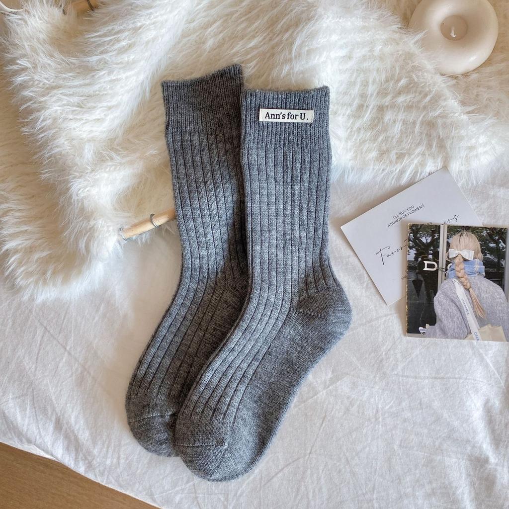 Vertical Striped Cloth Socks Are Worn By Women In Winter, And Thickened And Warm Cashmere Socks Are Paired With Shark Pantyhose
