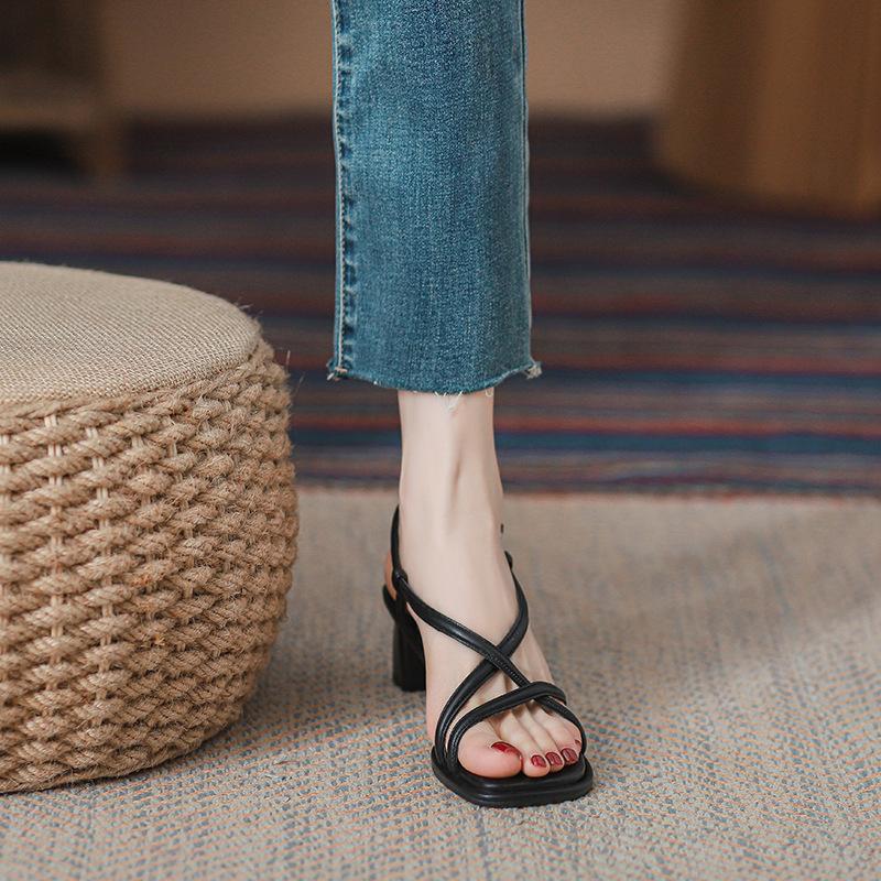 

Beautiful sandals women s summer new outer wear medium thick heel small high heels women s shoes 40 чорний