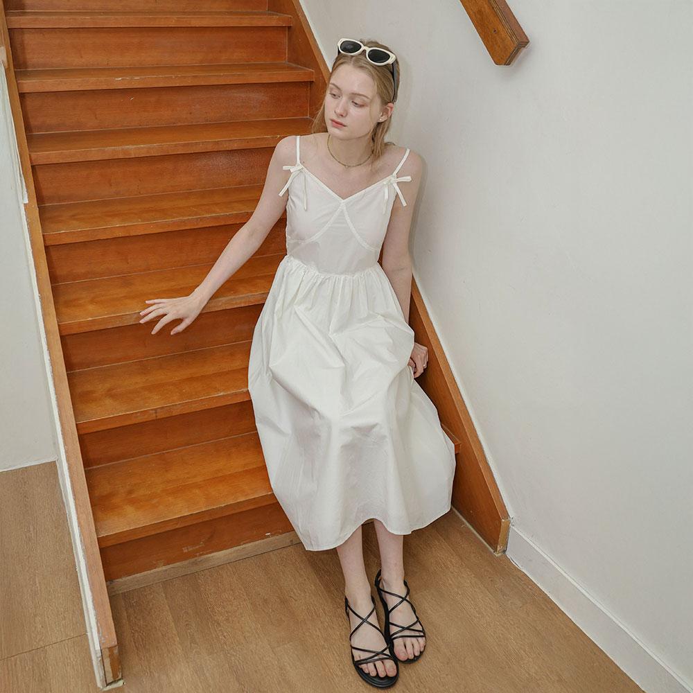 Deondeulob Dd_Bow Strap Flare Dress_White