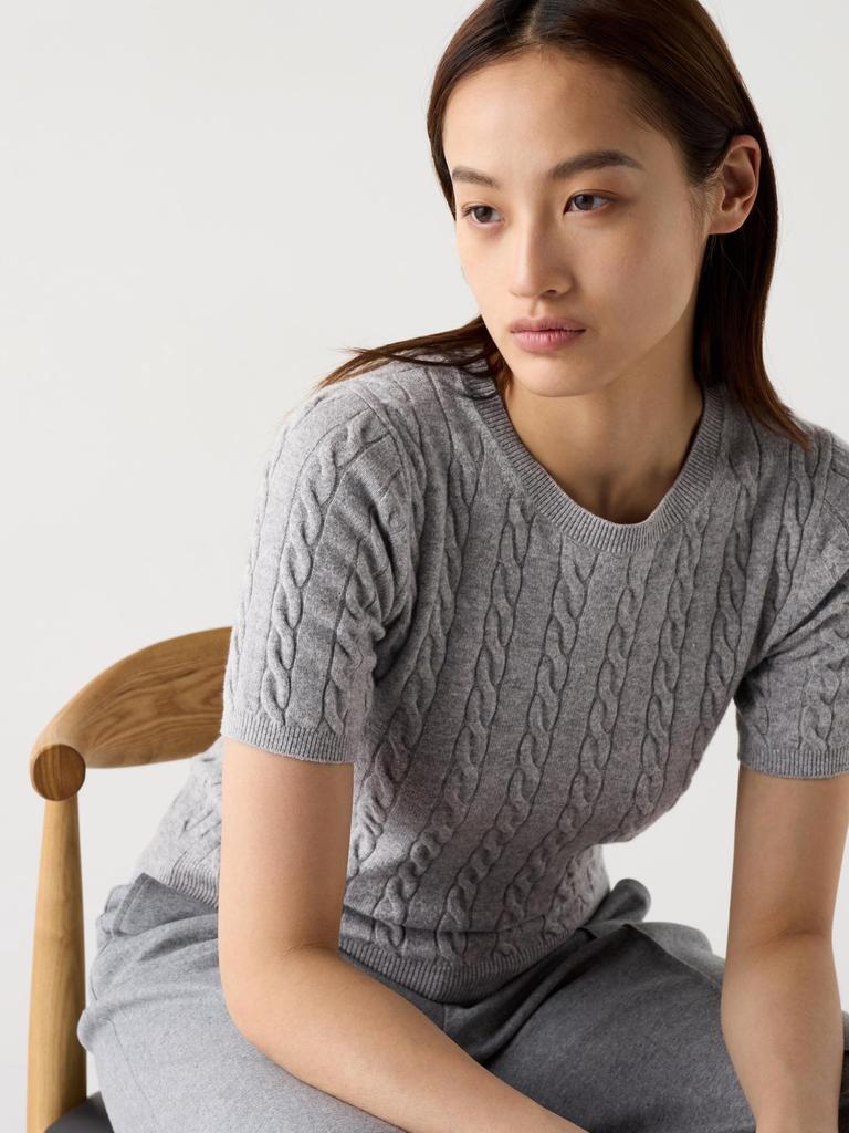 Uniqlo Cable Crew Neck Sweater  Short Sleeve 