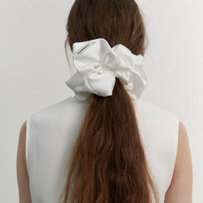 LOVE ME MONSTER Essential Satin Scrunchy XL (L241MHA040)