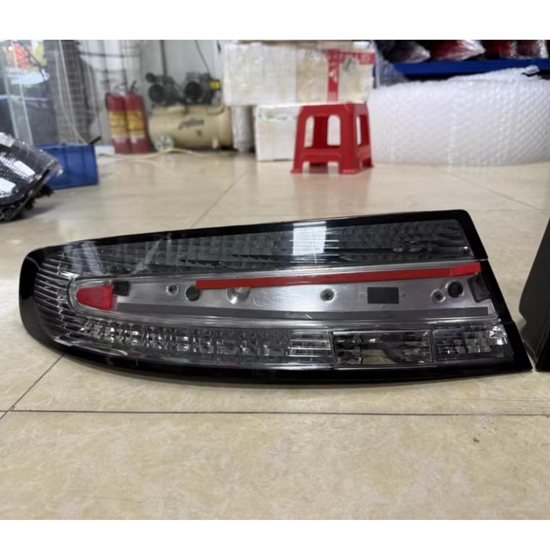 

Smoke black Car Tail Light assembly for Aston Martin Brake DB9 Driving Reversing rear Lamp Turn Signal