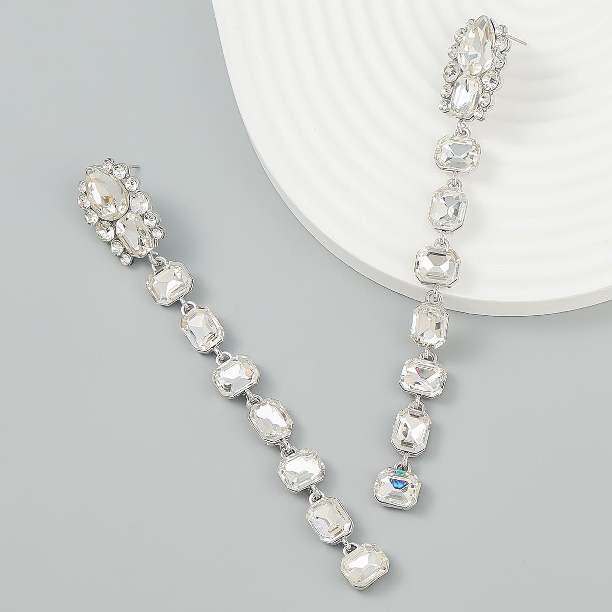 

Новые сверкающие висячие серьги со стразами для женщин, свадебные аксессуары, модные массивные серьги, ювелирные изделия