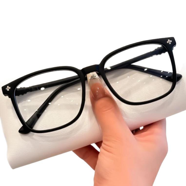 European and American classic black frame UV protection and radiation protection Large frame thin eye protection Flat light glasses Suitable for m
