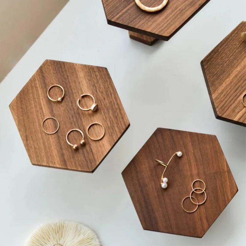 Présentoir à Bijoux Hexagonal Créatif Noyer Porte-Bijoux Plateau pour Colliers et Bagues Accessoires de Présentation pour Vendeurs de Bijoux Rangement pour Boucles d'Oreilles et Bracelets