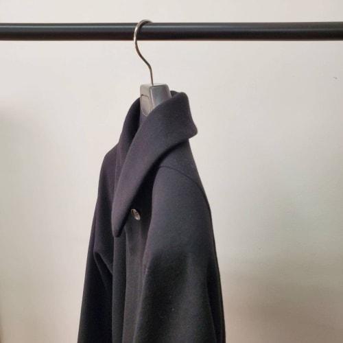 Commercial Suit Jacket Hangers, Black, Sturdy, Plastic, Anti-Slip (Set of 4, 39cm, No Bars)