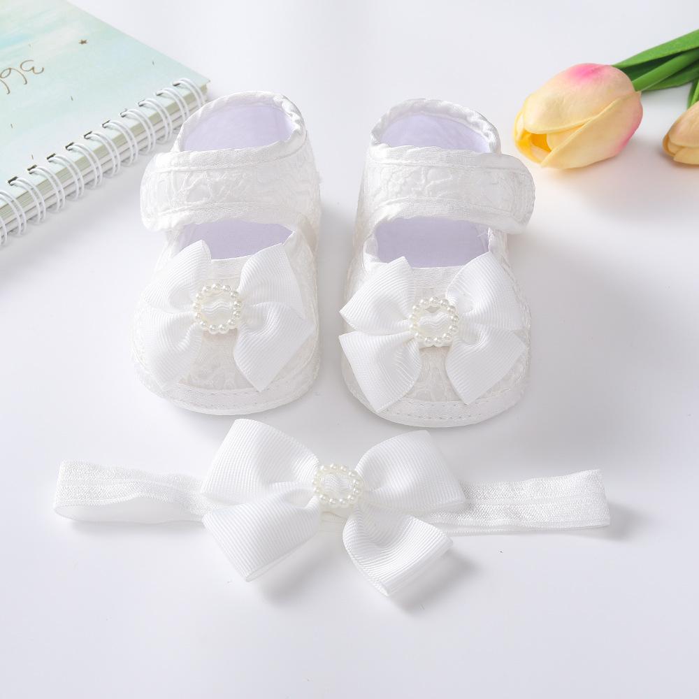 Witte Kant Baby Meisje Ledikant Schoentjes & Bijpassende Elastische Hoofdband Set, Pasgeboren Zacht Antislip Zool Satijnen Strik Bloemen Mary Jane Prinses Schoenen