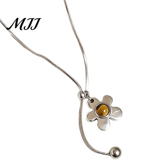 Delicate Flower Jewelry for Commuting Pendant Lariat Necklace, Long Chain Drop, Adjustable Vintage Petal Daily Wear Sliding Pendant, Retro Sweater