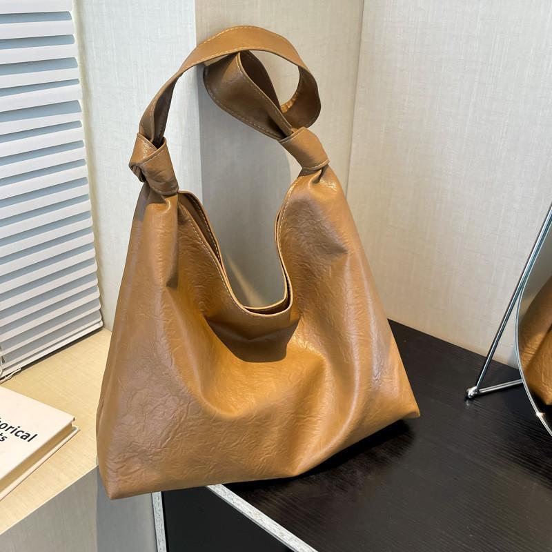 Modern Elegant 2024 Summer Women's Shoulder Bag Fashionable Tote With Soft Pu Material And Unique Design