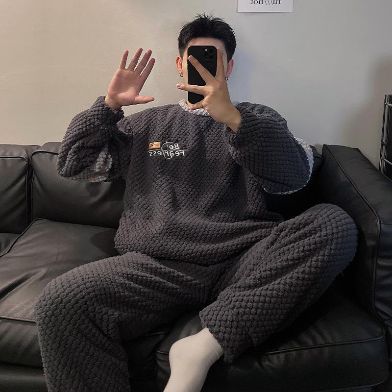 Pánská pyžamová souprava s dlouhým rukávem z korálového fleecu - Hřejivá, silná, žakárový design, vhodná pro domácí nebo venkovní nošení na podzim a v zimě.