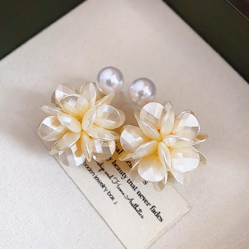 Vintage Flower Pearl Drop Earrings For Women With Pearl And Elegant Design